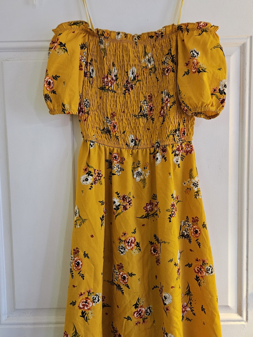 Girls' Yellow Floral Smocked Casual Dress with Puff Sleeves